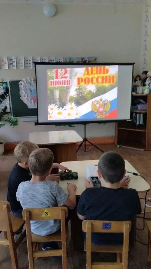 День России в Урюмской школе: дошкольники создали коллаж о Родине