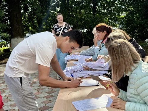 Абитуриенты Тетюшского колледжа проходят спортивные испытания на пути к профессии спасателя