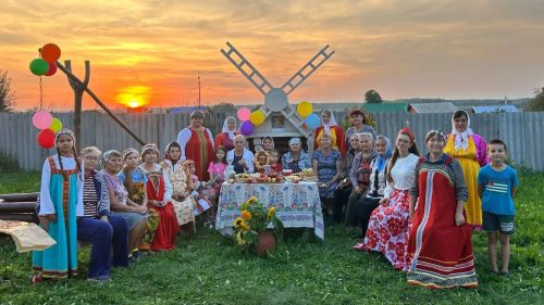 Праздник «Медовый Спас — здоровье припас» собрал жителей деревни