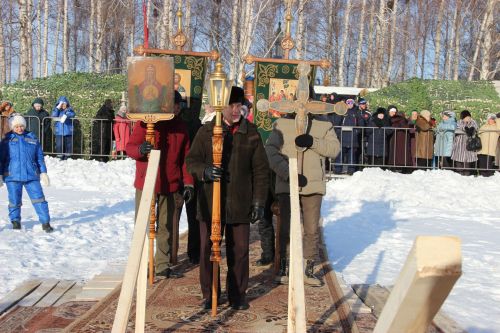 Тетюшане окунались в воду с верой в лучшее