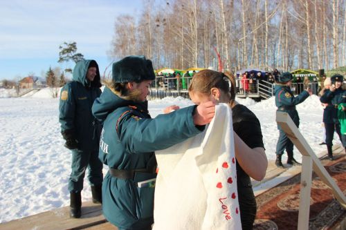 Тетюшане окунались в воду с верой в лучшее