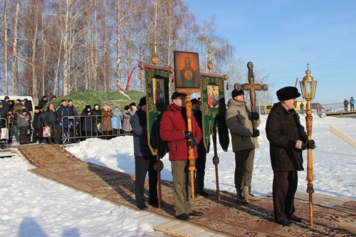 Тетюшане окунались в воду с верой в лучшее