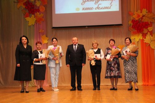 Праздничное мероприятие ко Дню учителя в Тетюшах