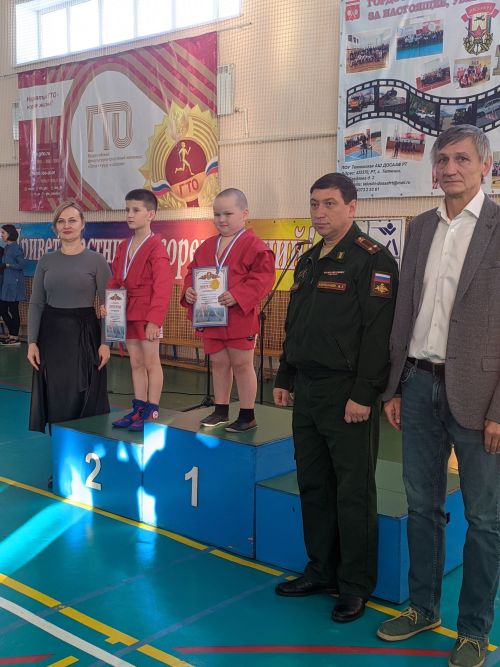 В Тетюшах проходит спортивный праздник по борьбе самбо