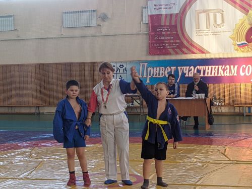 В Тетюшах проходит спортивный праздник по борьбе самбо