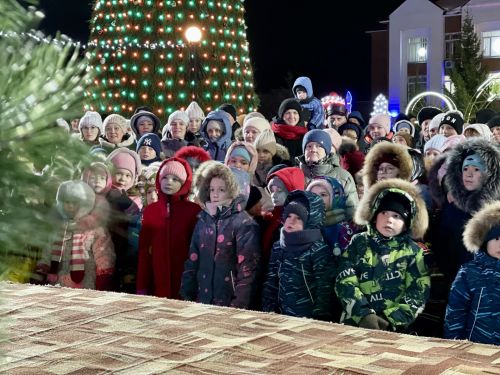 В Тетюшах зажглась главная городская елка