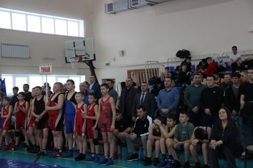 Первенство РТ по вольной борьбе среди юношей и девушек до 16 лет