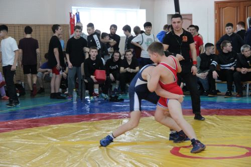 Первенство РТ по вольной борьбе среди юношей и девушек до 16 лет