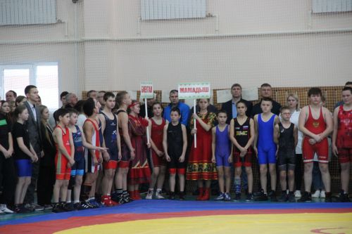 Первенство РТ по вольной борьбе среди юношей и девушек до 16 лет