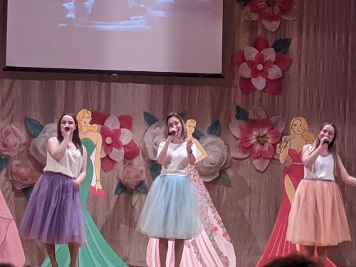 В Тетюшах в РДК проходит праздничная программа «Салют весне!»