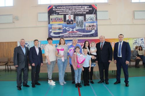 В Тетюшах проходит Открытый республиканский турнир по вольной борьбе среди юношей и девушек