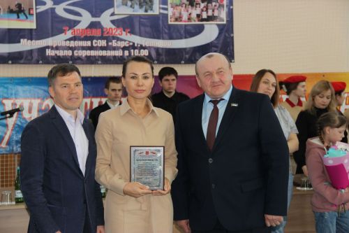 В Тетюшах проходит Открытый республиканский турнир по вольной борьбе среди юношей и девушек