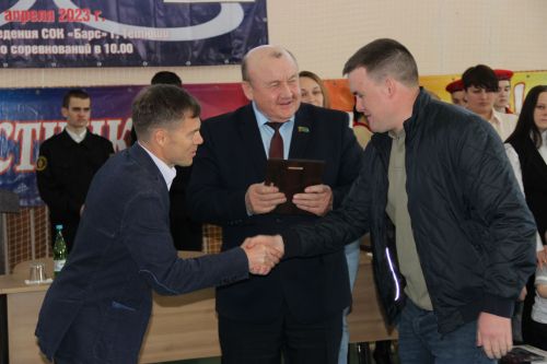 В Тетюшах проходит Открытый республиканский турнир по вольной борьбе среди юношей и девушек