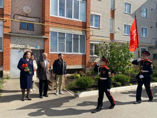 Кадеты Тетюшской кадетской школы-интернат поздравили с Днем Победы ветерана Великой Отечественной войны Ивана Авдонина