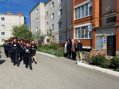 Кадеты Тетюшской кадетской школы-интернат поздравили с Днем Победы ветерана Великой Отечественной войны Ивана Авдонина