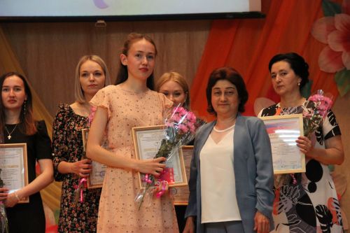 Праздничная программа «Медицинский работник – ты гордость державы»