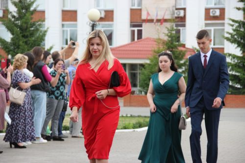 Выпускникам школ Тетюшского района вручили аттестаты
