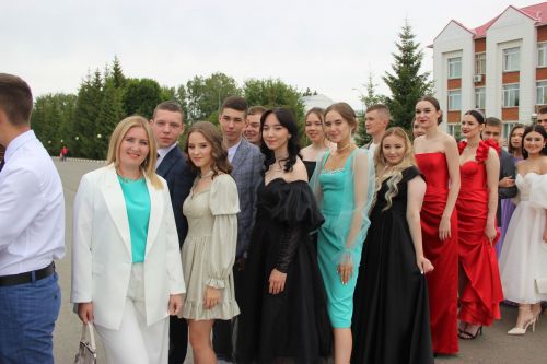 Выпускникам школ Тетюшского района вручили аттестаты