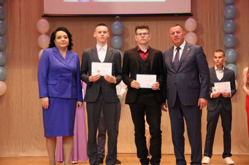 Выпускникам школ Тетюшского района вручили аттестаты