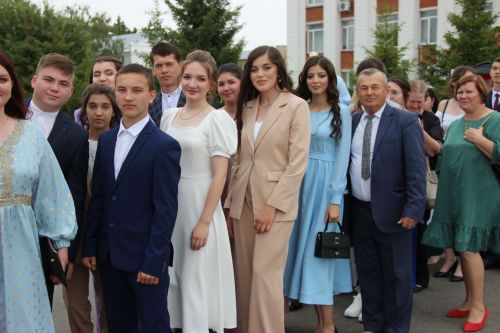 Выпускникам школ Тетюшского района вручили аттестаты