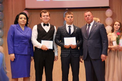 Выпускникам школ Тетюшского района вручили аттестаты
