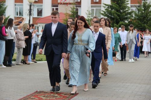Выпускникам школ Тетюшского района вручили аттестаты