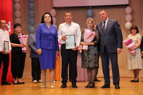 Выпускникам школ Тетюшского района вручили аттестаты