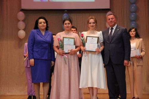 Выпускникам школ Тетюшского района вручили аттестаты