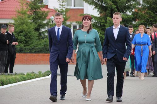Выпускникам школ Тетюшского района вручили аттестаты