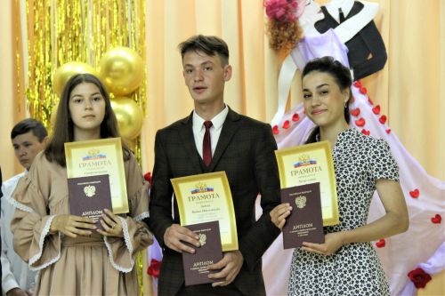 Вручение дипломов в Тетюшском сельскохозяйственном техникуме