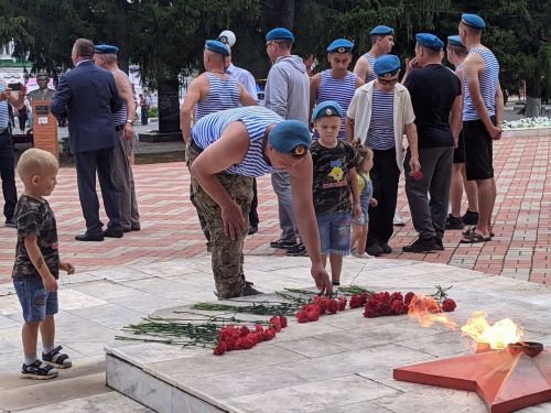 Тетюшане чествуют Воздушно-десантные войска