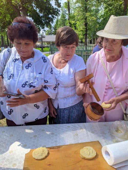 В Долгую Поляну - с любимой газетой