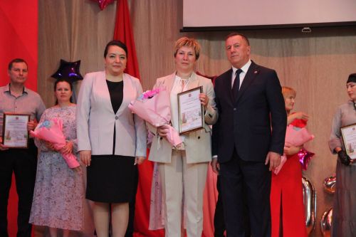 Торжественное вручение аттестатов выпускникам 2024 года в Тетюшах
