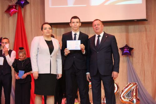 Торжественное вручение аттестатов выпускникам 2024 года в Тетюшах