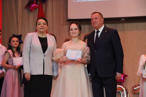 Торжественное вручение аттестатов выпускникам 2024 года в Тетюшах