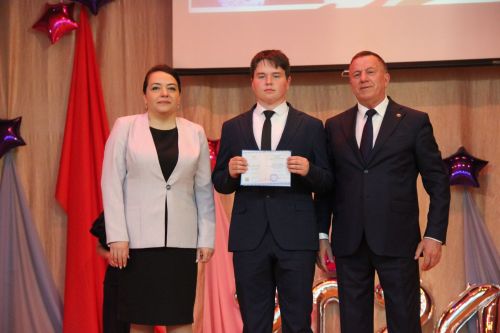 Торжественное вручение аттестатов выпускникам 2024 года в Тетюшах