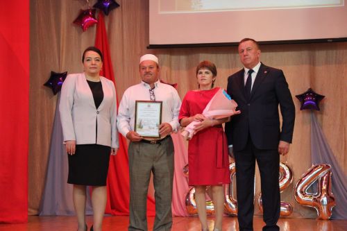 Торжественное вручение аттестатов выпускникам 2024 года в Тетюшах