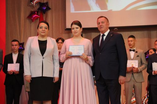 Торжественное вручение аттестатов выпускникам 2024 года в Тетюшах