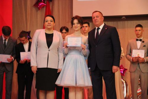 Торжественное вручение аттестатов выпускникам 2024 года в Тетюшах