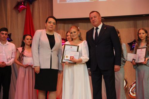 Торжественное вручение аттестатов выпускникам 2024 года в Тетюшах