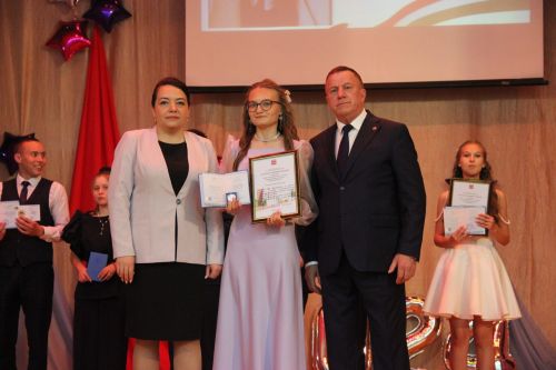 Торжественное вручение аттестатов выпускникам 2024 года в Тетюшах