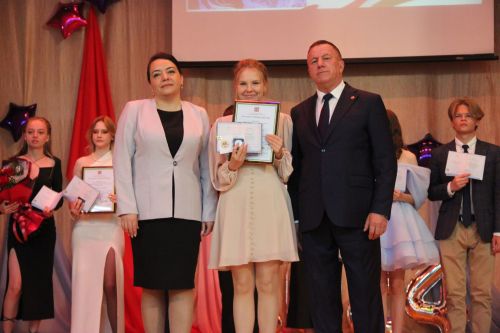 Торжественное вручение аттестатов выпускникам 2024 года в Тетюшах