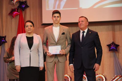 Торжественное вручение аттестатов выпускникам 2024 года в Тетюшах