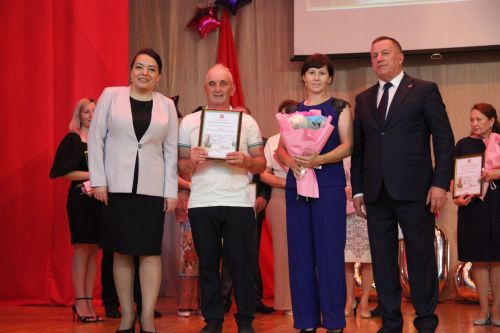Торжественное вручение аттестатов выпускникам 2024 года в Тетюшах