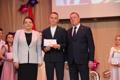 Торжественное вручение аттестатов выпускникам 2024 года в Тетюшах