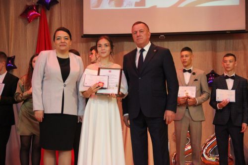 Торжественное вручение аттестатов выпускникам 2024 года в Тетюшах