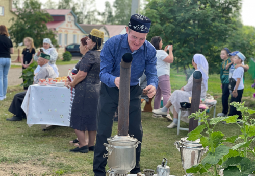 В Тетюшах прошло шествие по сбору подарков для участников Сабантуя