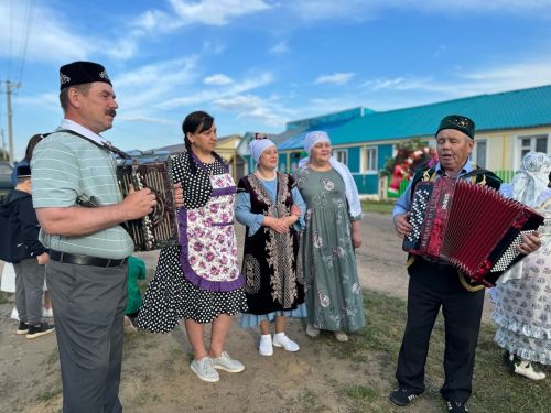 В Тетюшах прошло шествие по сбору подарков для участников Сабантуя
