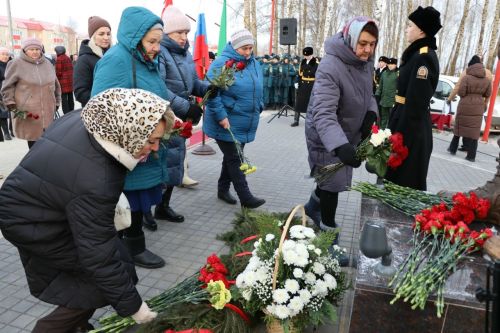 В Тетюшах состоялось открытие памятника участникам СВО