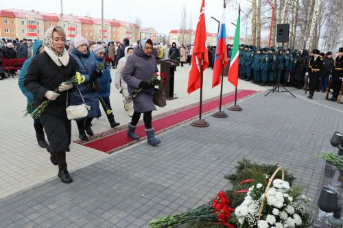 В Тетюшах состоялось открытие памятника участникам СВО